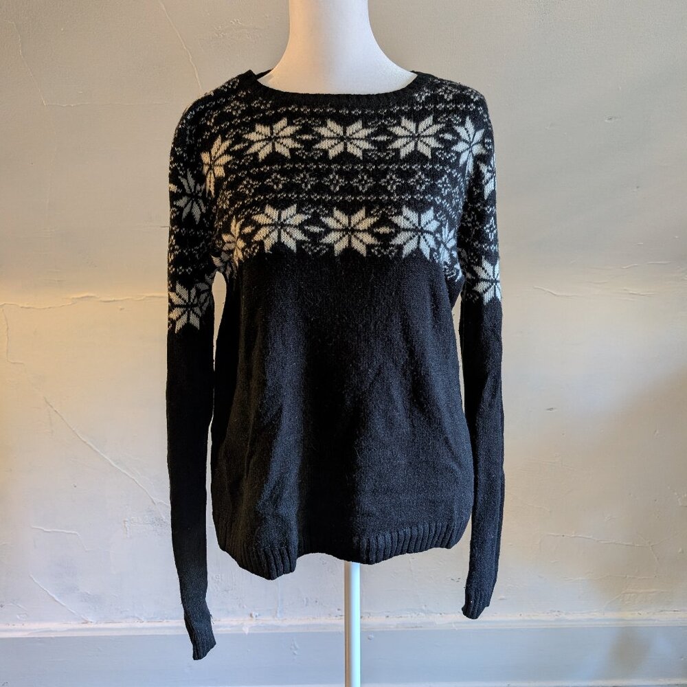 forever 21 black fair isle snowflake christmas sweater (medium)